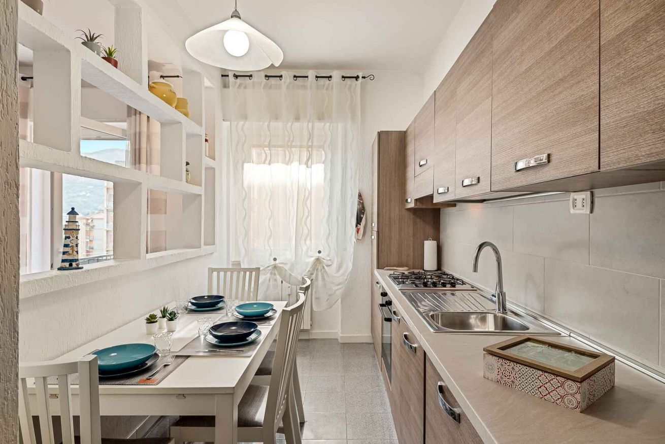 Kjøleskap, oppvaskmaskin og brødrister