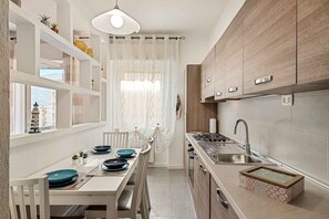 Refrigerador, lavavajillas y tostadora 