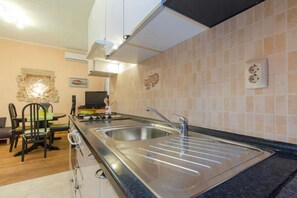 Apartment (A1) | Private kitchen - Apartments Mirella (Tribunj)