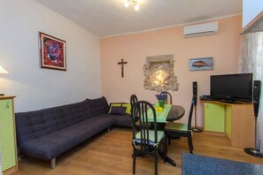 Apartment (A1) | Living room - Apartments Mirella (Tribunj)