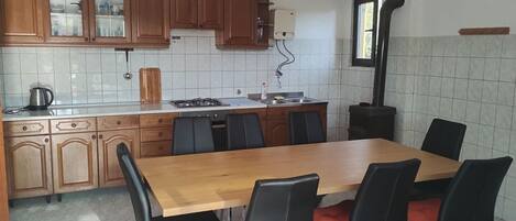 Appartement (A1) | Cuisine privée | Réfrigérateur, un four, surface de cuisson, bouilloire électrique