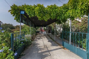 Free self-parking - Apartment Nada (Tribunj)