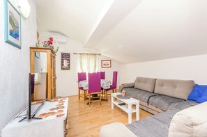 Apartment (A1) | Television - Apartment Nada (Tribunj)