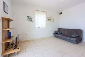 Căn hộ (A2) | Phòng khách