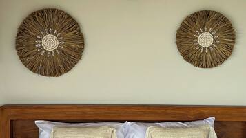 2 habitaciones, tabla de planchar con plancha, internet y ropa de cama