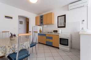 Apartment (A2) | Private kitchen | Fridge, microwave, oven, stovetop - Apartments Petra (Solta)