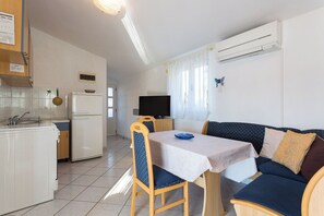 Apartment (A1) | Private kitchen - Apartments Petra (Solta)