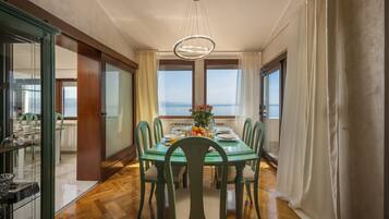 Apartment (A2) | Dining