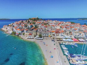 Beach nearby - House Stonehouse Popozo (Primosten)