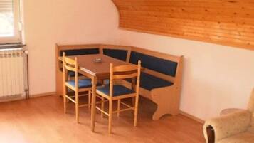 Apartment (A2) | Dining