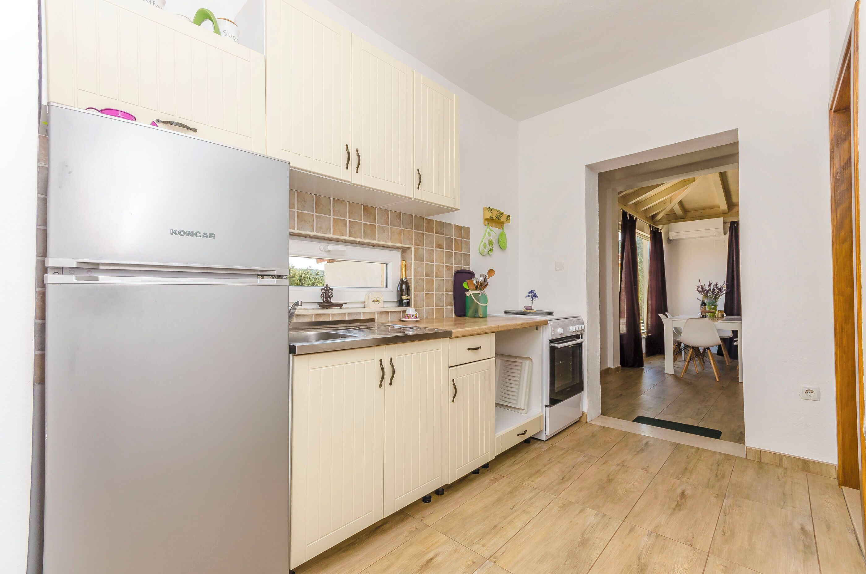 House | Private kitchen | Fridge, microwave, oven, stovetop