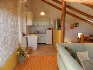 Apartment (A2) | Private kitchen - Apartments Radomir (Fazana)