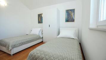 Iron/ironing board, free WiFi