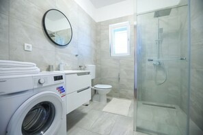 Apartment (A1) | Bilik Mandi | Pancuran mandi 