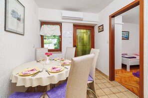 Apartment (A1) | Dining - Apartments Divano (Crikvenica)