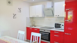 Ferienhaus | Eigene Küche | Kühlschrank, Mikrowelle, Ofen, Herdplatte