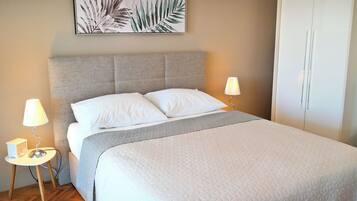 House | In-room safe, iron/ironing board, free WiFi