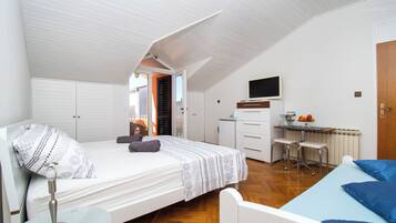 Room (S1) | Free WiFi