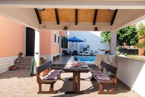 Courtyard - Apartments and Room Agiss With Pool (Vodice)