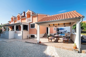 Building design - Apartments and Room Agiss With Pool (Vodice)