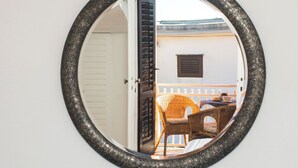 Room (S1) | Interior detail - Apartments and Room Agiss With Pool (Vodice)