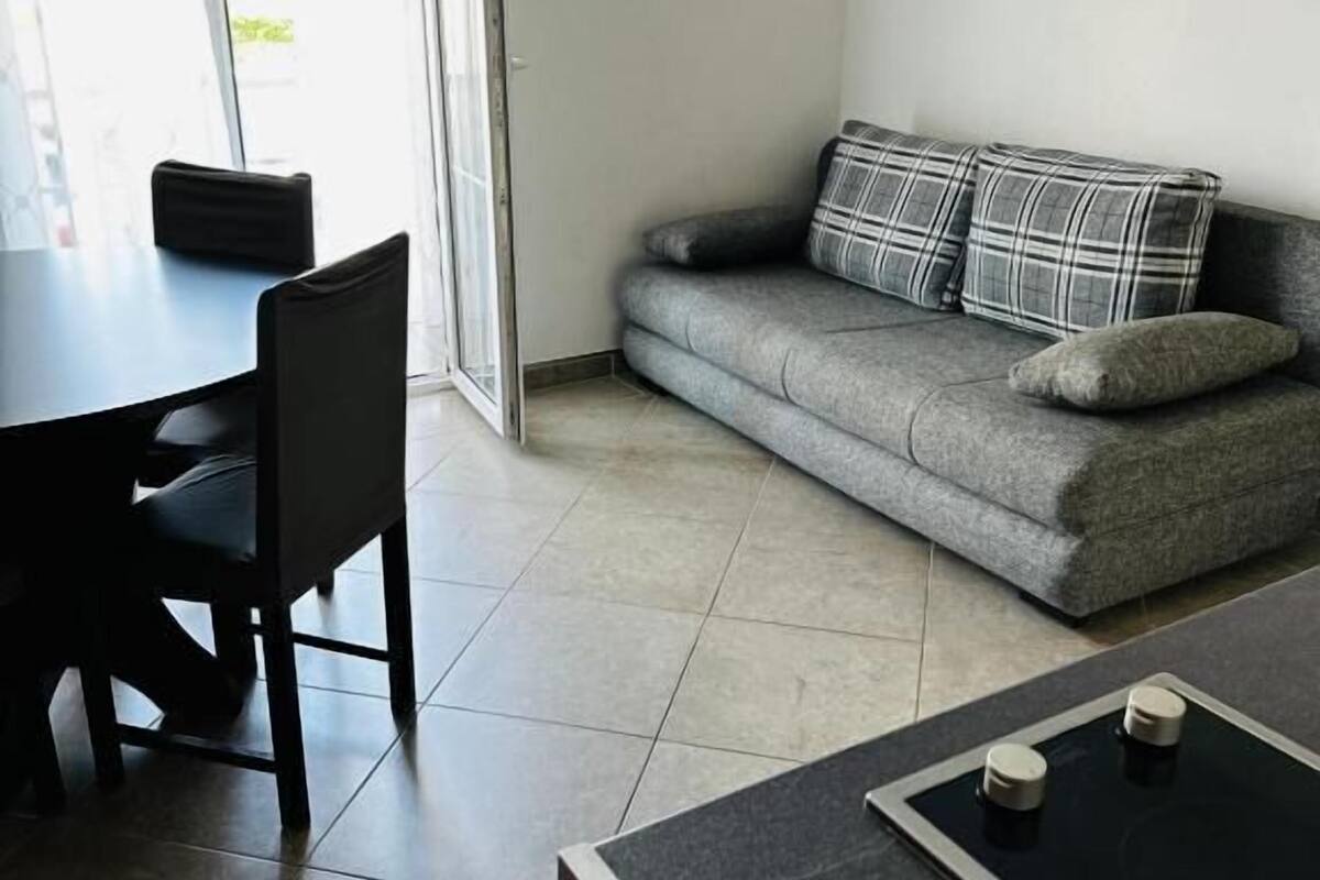 Apartamento (A2) | Cozinha privada | Geladeira, cooktop, chaleira elétrica