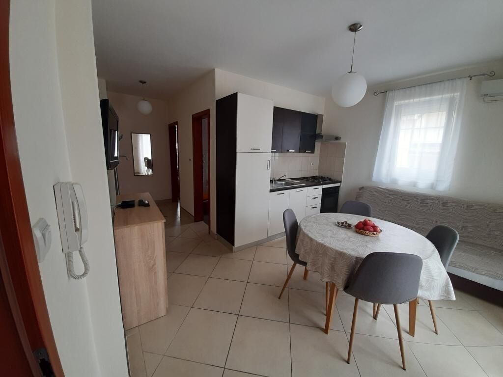 Apartamento (A4) | Cozinha privada | Geladeira, cooktop, chaleira elétrica