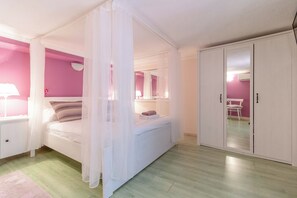 Apartment (A2) | Iron/ironing board, free WiFi - Apartments Vintage (Rab)