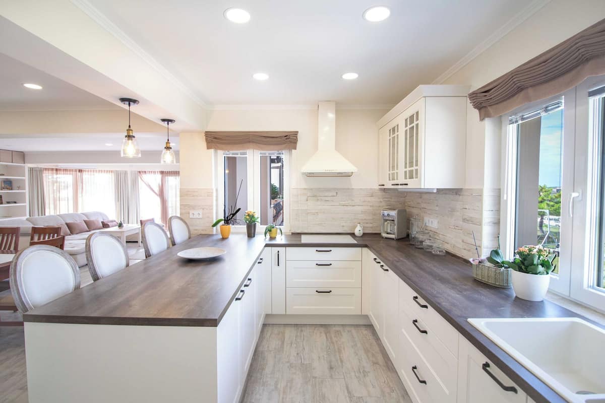 Refrigerador, microondas, placa de cocina, tetera/pava eléctrica