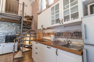 Refrigerador, microondas, placa de cocina, tetera/pava eléctrica