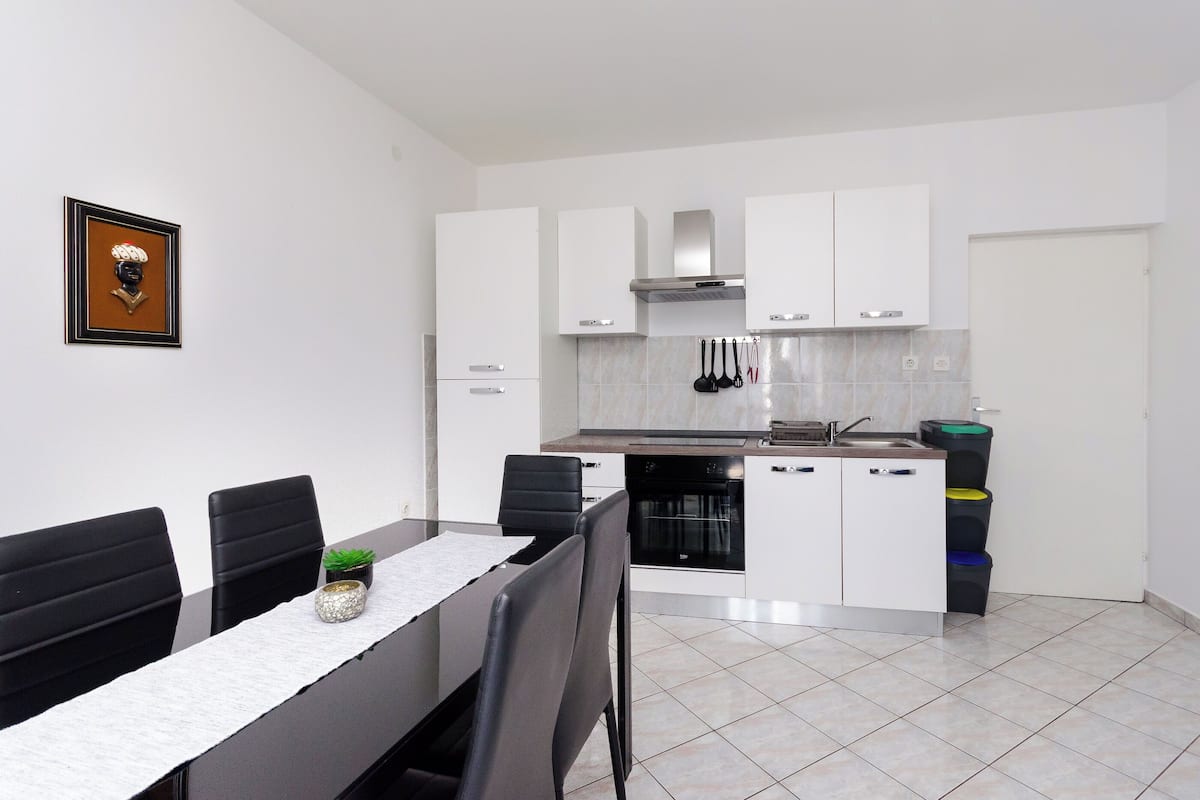 Căn hộ (A1) | Bếp riêng