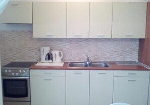 Apartment (A1) | Private kitchen | Fridge, microwave, oven, stovetop - Apartments Neva (Sibenik)