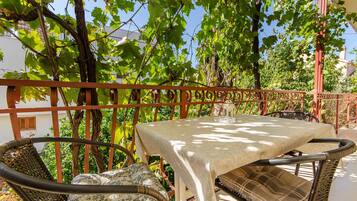 Apartment (A2) | Balkon