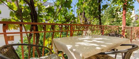 อพาร์ทเมนท์ (A2) | ระเบียง