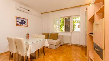 Apartment (A2) | Living room