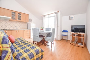 Apartment (A2) | Living room - Apartments Studenac (Tkon)