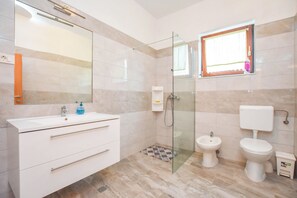 Apartment (A1) | Bilik Mandi | Pancuran mandi 