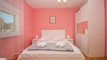 Appartement (A5) | Coffres-forts dans les chambres, fer et planche Ă repasser