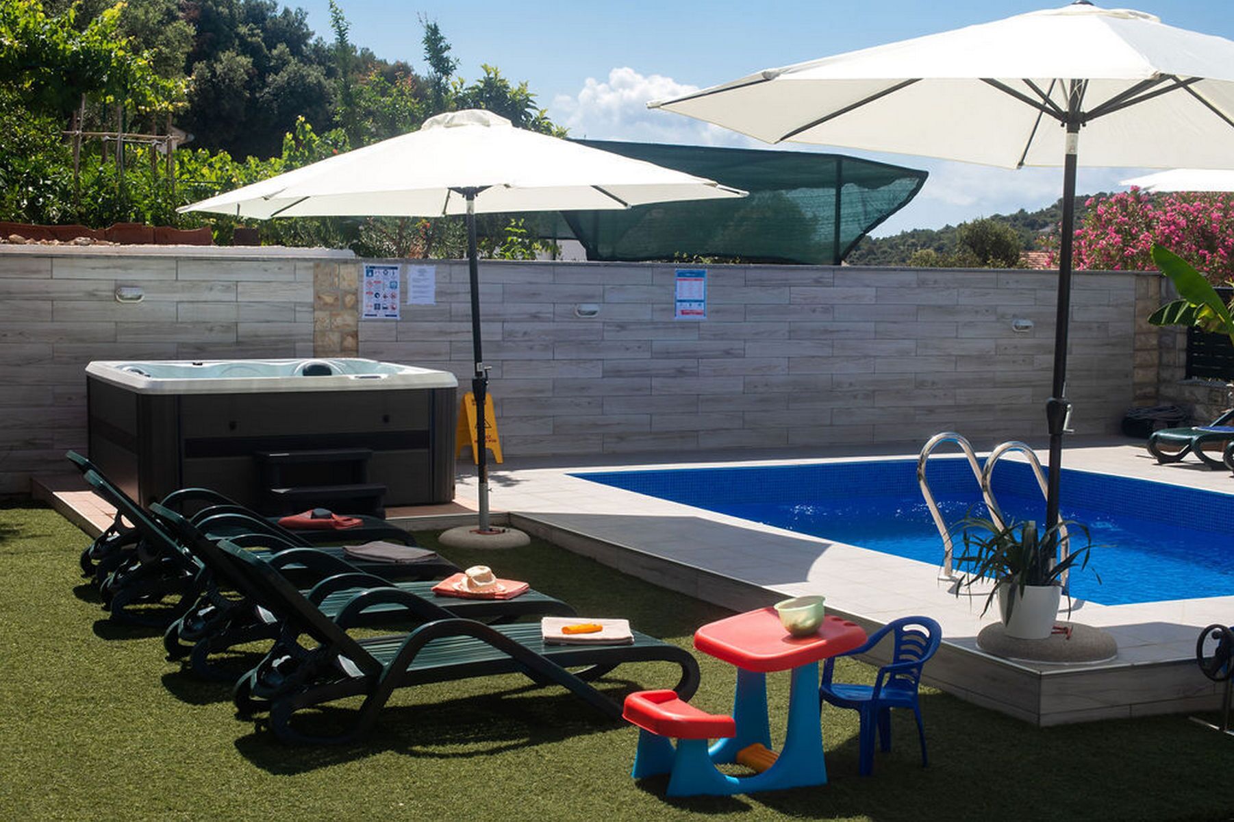 Outdoor pool, sun loungers
