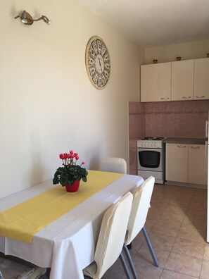 Apartment (A1) | Private kitchen - Apartment Luna (Novalja)