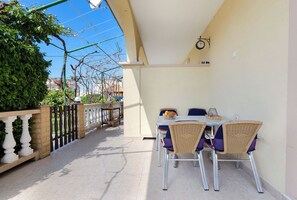 Apartment (A1) | Terrace/patio - Apartments Mijatovic (Lopar)