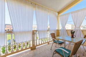 Apartment (A3) | Balkon