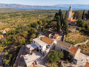 Aerial view - Apartment Peace and Quiet (Jelsa)