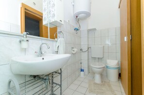 Room (S1) | Bathroom | Shower, soap - House Nikola (Tucepi)