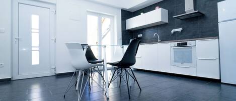 アパートメント (A2) | 専用キッチン | 冷蔵庫、オーブン、コンロ、食器洗い機