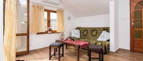 Căn hộ (A2) | Phòng khách