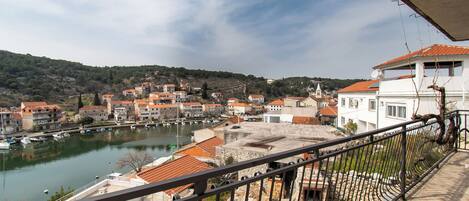 Apartment (A4) | Balcony
