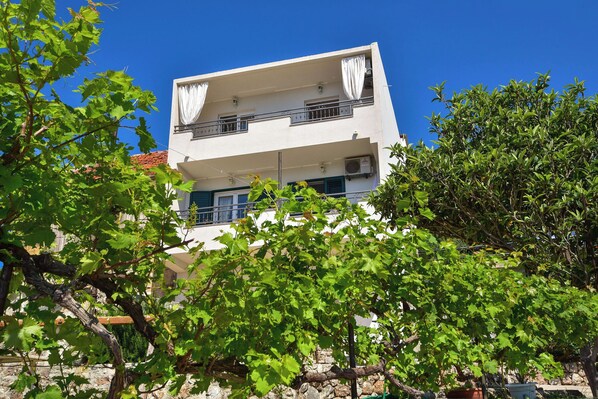 Building design - Apartments Nina & Mili (Podgora)