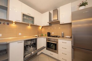 Apartment (A1) | Private kitchen | Fridge, stovetop, dishwasher, electric kettle - Apartments Nina & Mili (Podgora)
