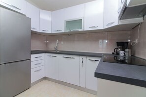 Apartment (A1) | Private kitchen - Apartment Conte Cikara (Primosten)